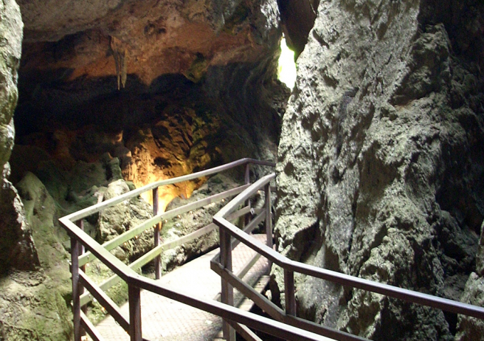 Capricorn Caves